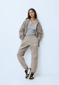 PULL & BEAR Chicago- Felpa Con Zip - Brown -PULL - BEAR Negozio d785438fb1be4cf9b5c14e93950e16fb