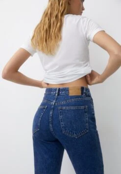 PULL & BEAR MomJeans Tapered FitDark Blue Denim Donna Jeans PUC21N0J6-K12 -PULL - BEAR Negozio d8c1c7dc26134c0dbdb7b4745c38d738