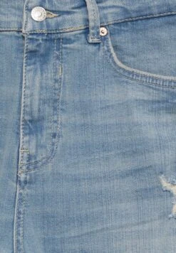 PULL & BEAR Ripped Carrot FitJeans Tapered FitLight Blue Denim Uomo Jeans PUC22G0NI-K12 15 PULL & BEAR Ripped Carrot FitJeans Tapered FitLight Blue Denim Uomo Jeans PUC22G0NI-K12 -PULL - BEAR Negozio d91174fce43e48f6891196f349377a6e