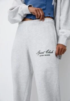 PULL & BEAR EmbroideredPantaloni SportiviGrey Donna Pantaloni PUC21A0V3-C11 -PULL - BEAR Negozio db0f42f7312643a0b3808f05a8d02807