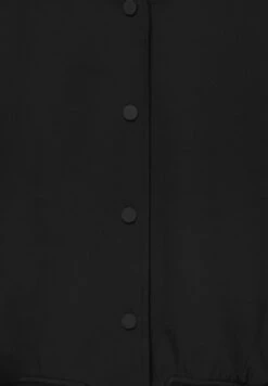 PULL & BEAR Cropped With Padded Shoulders - Giubbotto Bomber - Black -PULL - BEAR Negozio db26a2e973224cf0a36187e3d7093cac