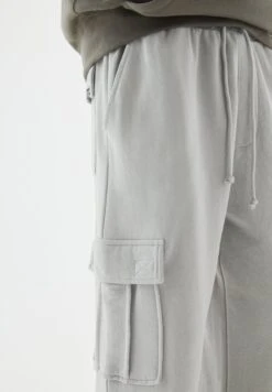 PULL & BEAR JoggersPantaloni CargoLight Grey Uomo Pantaloni PUC22E0F0-C11 17 PULL & BEAR JoggersPantaloni CargoLight Grey Uomo Pantaloni PUC22E0F0-C11 -PULL - BEAR Negozio dc9051d7d2d24b49b0272a0c59caee95