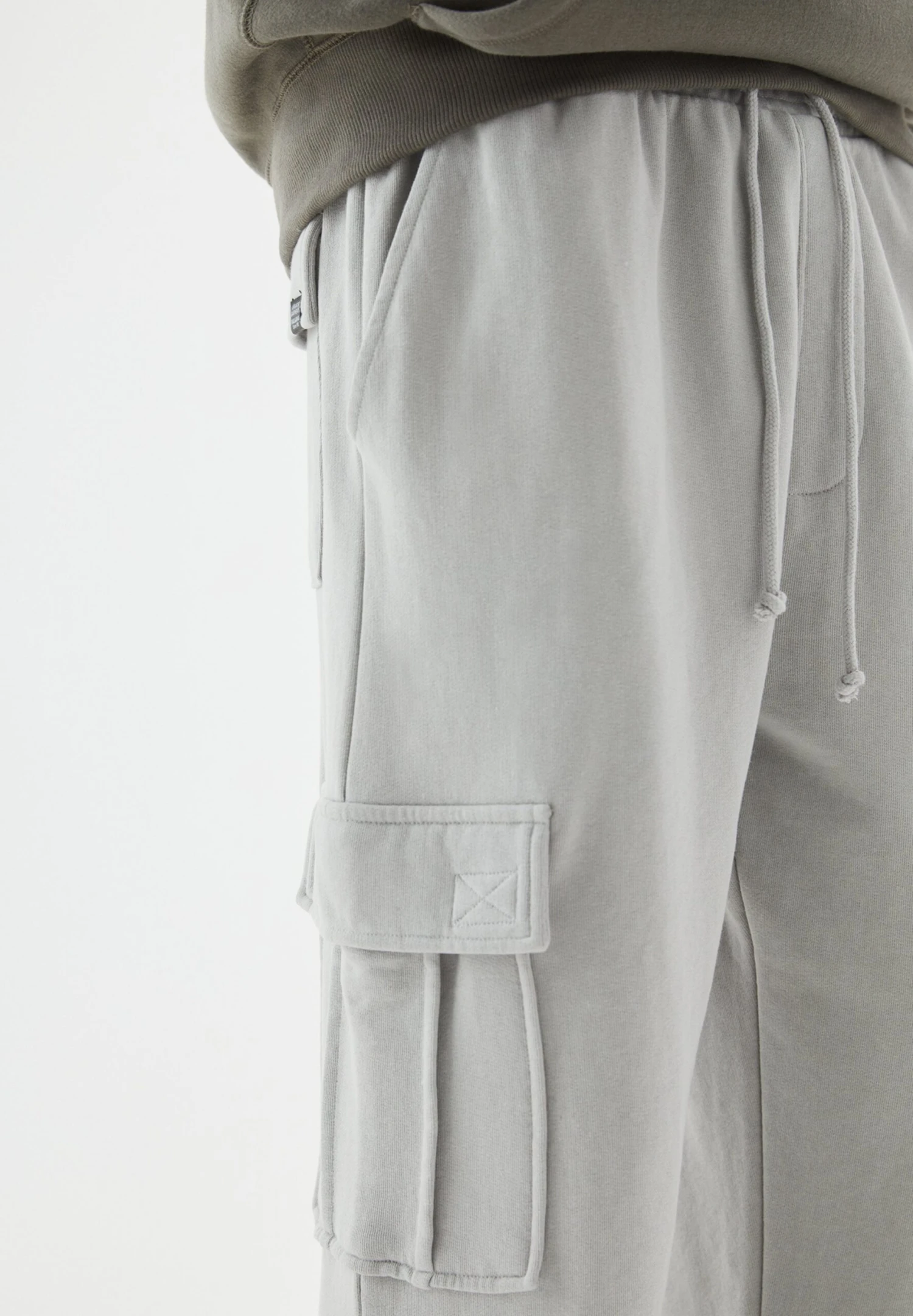 PULL & BEAR JoggersPantaloni CargoLight Grey Uomo Pantaloni PUC22E0F0-C11 10 PULL & BEAR JoggersPantaloni CargoLight Grey Uomo Pantaloni PUC22E0F0-C11 - immagine 8