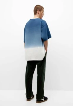 PULL & BEAR Short Sleeve Ombré- T-Shirt Con Stampa - Blue -PULL - BEAR Negozio dfc2656fd04446f09783b6e847a6ea89