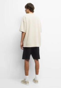 PULL & BEAR Bermuda Jogging - Shorts - Black -PULL - BEAR Negozio e04a1ba4e3f7409d8a7346eba4d1f0e9