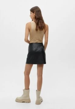 PULL & BEAR Faux Leather Wrap Skirt - Gonna A Campana - Mottled Black -PULL - BEAR Negozio e3f771cf4593445f8f4304d1d3a437ac