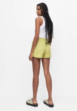 PULL & BEAR Basic Bermuda ShortsLight Yellow Donna Shorts PUC21S0DU-E11 -PULL - BEAR Negozio e84c628a30fc43e5a34733c7f7ddb972
