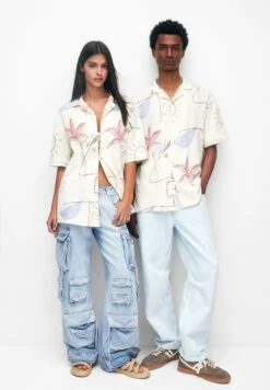 PULL & BEAR Geometric Shape Print- Camicia - White