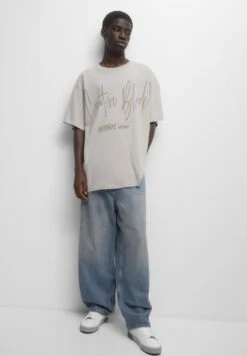 PULL & BEAR Short Sleeve With SloganT-Shirt Con StampaTaupe Uomo T-shirt E Polo PUC22O1P7-B11 -PULL - BEAR Negozio e8caf42907504438a1e56eca1718f674