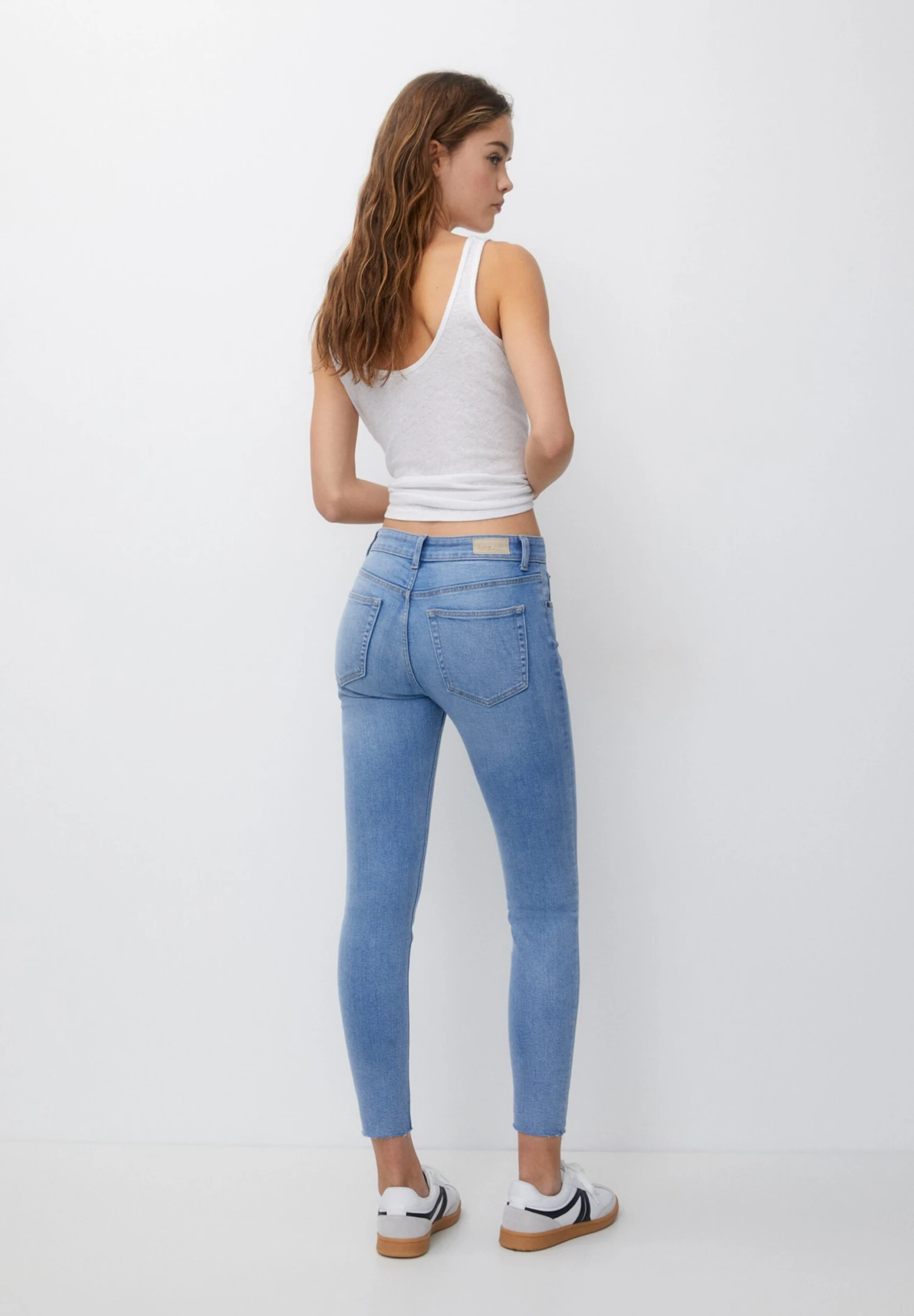 PULL & BEAR Mid-Waist BasicJeans Skinny FitLight-Blue Denim Donna Jeans PUC21N0M9-K11 5 PULL & BEAR Mid-Waist BasicJeans Skinny FitLight-Blue Denim Donna Jeans PUC21N0M9-K11 - immagine 3