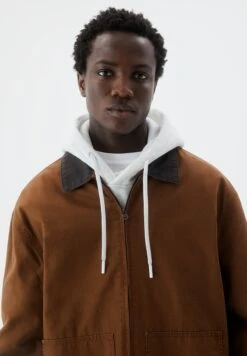 PULL & BEAR Utility With Contrast Collar Giacca Da Mezza StagioneOchre Uomo Giacche PUC22T0SY-O11 -PULL - BEAR Negozio ecc36a5866cc4760a3aadc4d81308f92