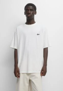 PULL & BEAR Short Sleeve StwdT-Shirt Con StampaWhite Uomo T-shirt E Polo PUC22O1PA-A11 10 PULL & BEAR Short Sleeve StwdT-Shirt Con StampaWhite Uomo T-shirt E Polo PUC22O1PA-A11 -PULL - BEAR Negozio ee34feb13d1d40db85b91827933f4c5c