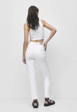 PULL & BEAR High Waist MomJeans Slim FitWhite Donna Jeans PUC21N0KG-A11 -PULL - BEAR Negozio ee6e74ae7f834ac582d1943de91e0da8