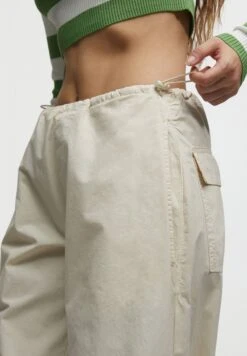 PULL & BEAR Loose-Fit Parachute PantaloniBeige Donna Pantaloni PUC21A0PK-B11 -PULL - BEAR Negozio ef19a4a4920e4577b2fd64c1a84f05de