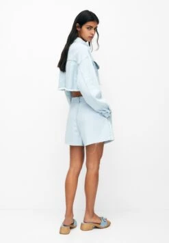 PULL & BEAR Cropped OverGiacca Di JeansStone Blue Denim Donna Giacche E Blazer PUC21G0I0-K11 10 PULL & BEAR Cropped OverGiacca Di JeansStone Blue Denim Donna Giacche E Blazer PUC21G0I0-K11 -PULL - BEAR Negozio ef1fbb6433634ac7ad6e90f0c8b3f84d