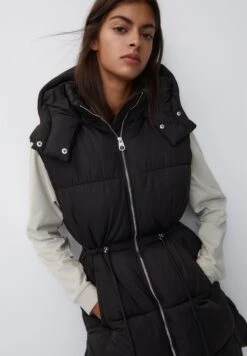 PULL & BEAR Puffer GiletSmanicatoBlack Donna Giacche E Blazer PUC21G0IF-Q11 11 PULL & BEAR Puffer GiletSmanicatoBlack Donna Giacche E Blazer PUC21G0IF-Q11 -PULL - BEAR Negozio f23107f552a44f9dae7ec9f71ad74877