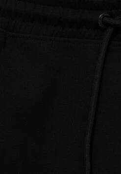 PULL & BEAR Bermuda Jogging - Shorts - Black -PULL - BEAR Negozio f23f16a6154a4d55a8ff765850615288