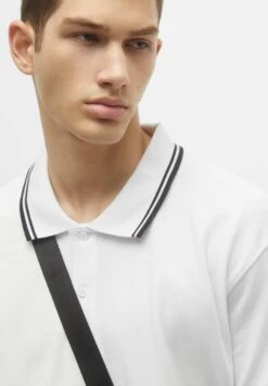 PULL & BEAR With Contrast Collar - Polo - White -PULL - BEAR Negozio f58a99b062564fea808c5443a9b3741f