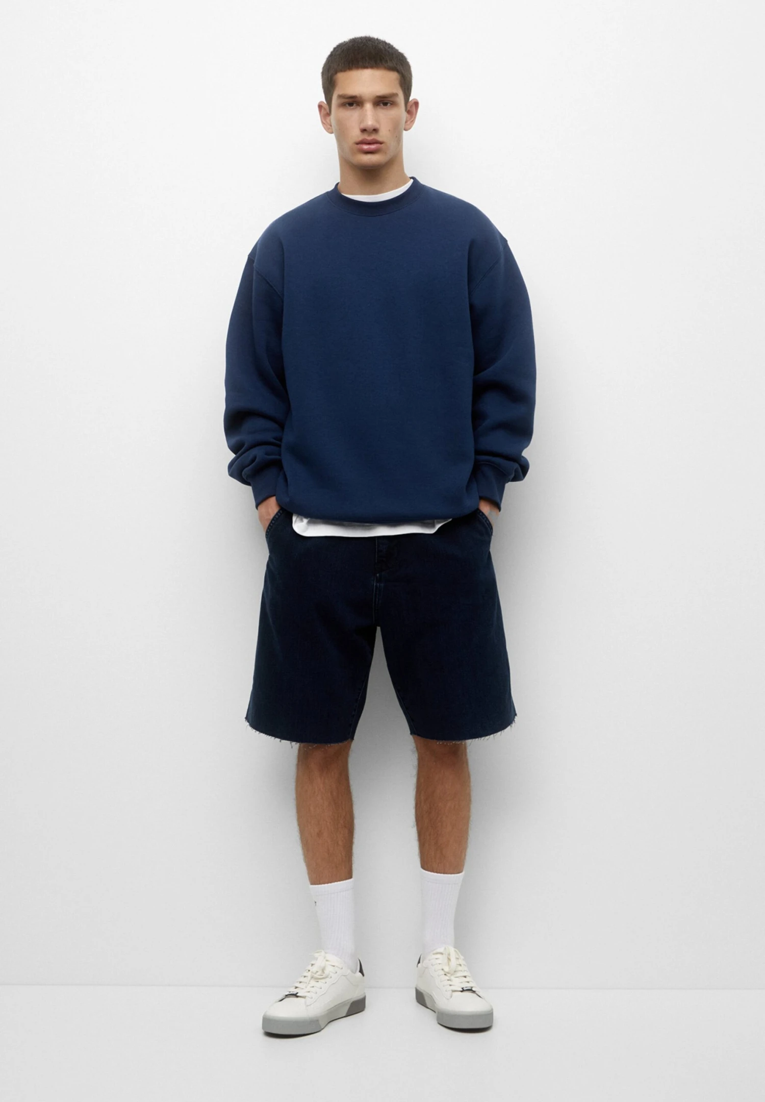 PULL & BEAR Wide-Leg With DartsBermuda Shorts Di JeansDark Blue Uomo Jeans PUC22F0DE-K12 4 PULL & BEAR Wide-Leg With DartsBermuda Shorts Di JeansDark Blue Uomo Jeans PUC22F0DE-K12 - immagine 2