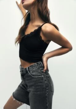 PULL & BEAR TopBlack Donna T-shirt E Top PUC21D24B-Q11 -PULL - BEAR Negozio f7cdd9ef67854877bc1ac40c00150664