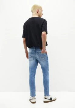 PULL & BEAR Ripped - Jeans Slim Fit - Light Blue Denim -PULL - BEAR Negozio f7f24be0b81543a79014d3c1bf107e75