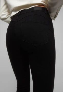 PULL & BEAR Push Up Jeans Skinny FitBlack Donna Jeans PUC21N0K1-Q11 -PULL - BEAR Negozio f9d817adb3384315a7cabcd7cb58c598