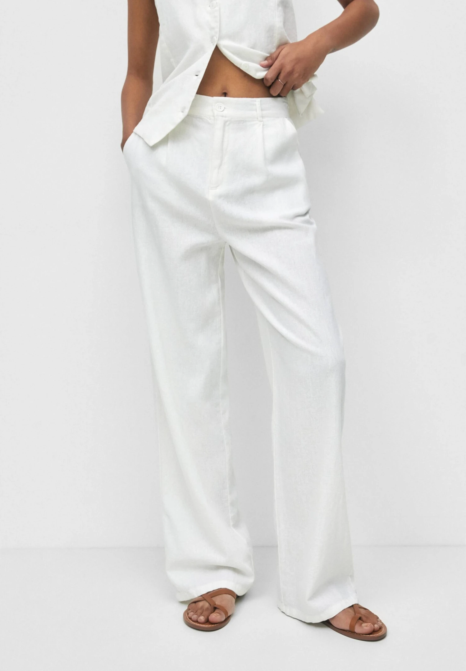 PULL & BEAR Rustic Straight Fit PantaloniWhite Donna Pantaloni PUC21A0T6-A11 3 PULL & BEAR Rustic Straight Fit PantaloniWhite Donna Pantaloni PUC21A0T6-A11