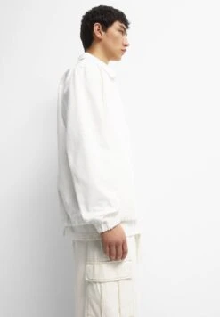 PULL & BEAR Oyster Giacca LeggeraWhite Uomo Giacche PUC22T0SH-A11 13 PULL & BEAR Oyster Giacca LeggeraWhite Uomo Giacche PUC22T0SH-A11 -PULL - BEAR Negozio fe88749717bc4ff6942db2cd1d69abfd